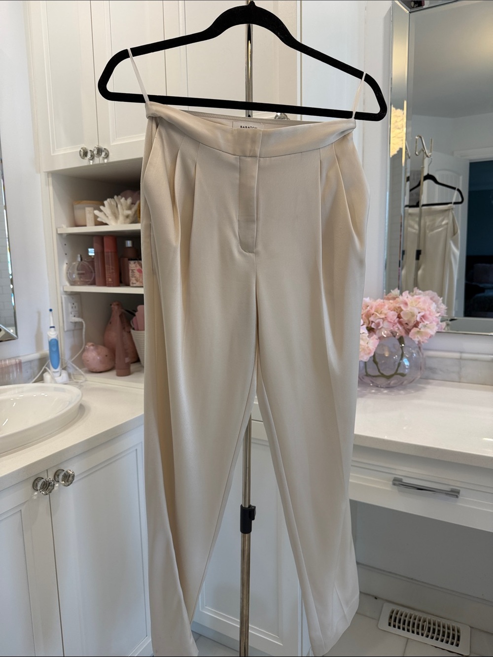 Aritzia Babaton Cream Pleated Trousers